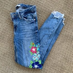 Zara Embroidered Jeans 👖
